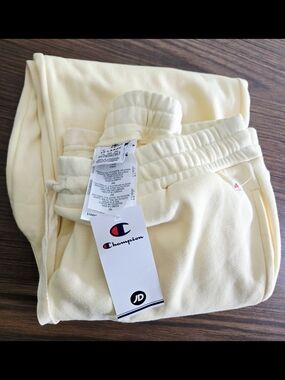 Champion Reverse Weave Joggers NWT Cream Butter Yellow Sweatpants